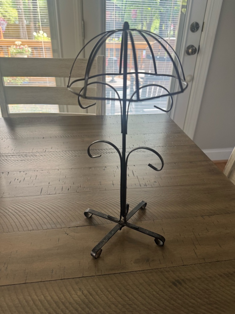 Vintage Metal Umbrella Mug Holder in Black